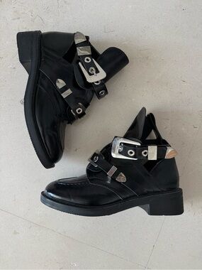 Black Patent Leather Buckle Ankle Boots, US 7.5